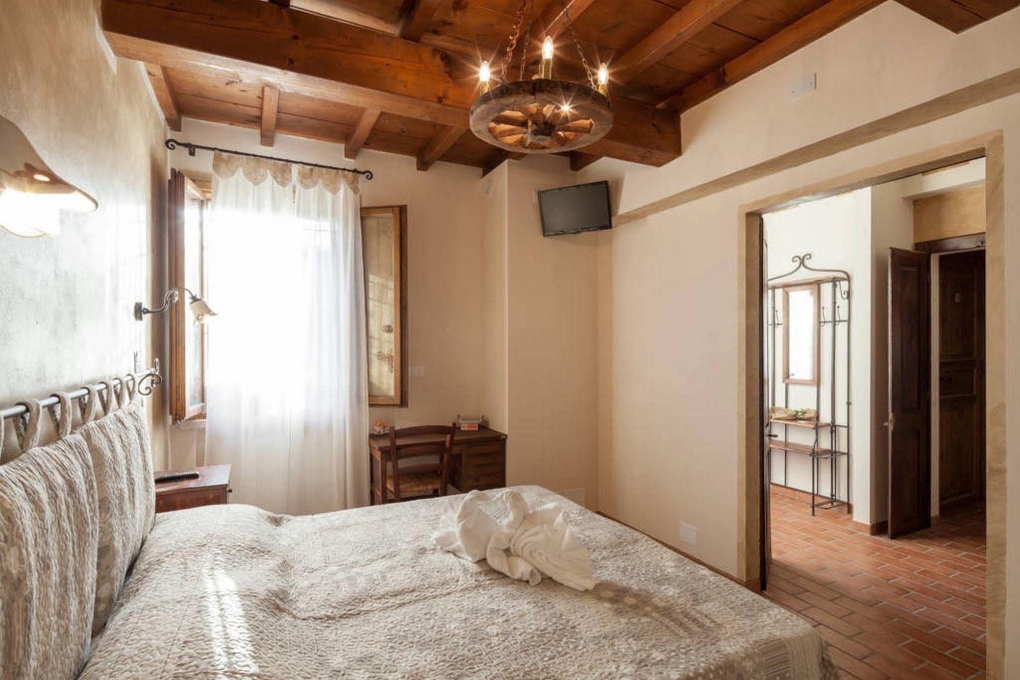 La Casa Delle Rondini Roncoferraro Exterior foto