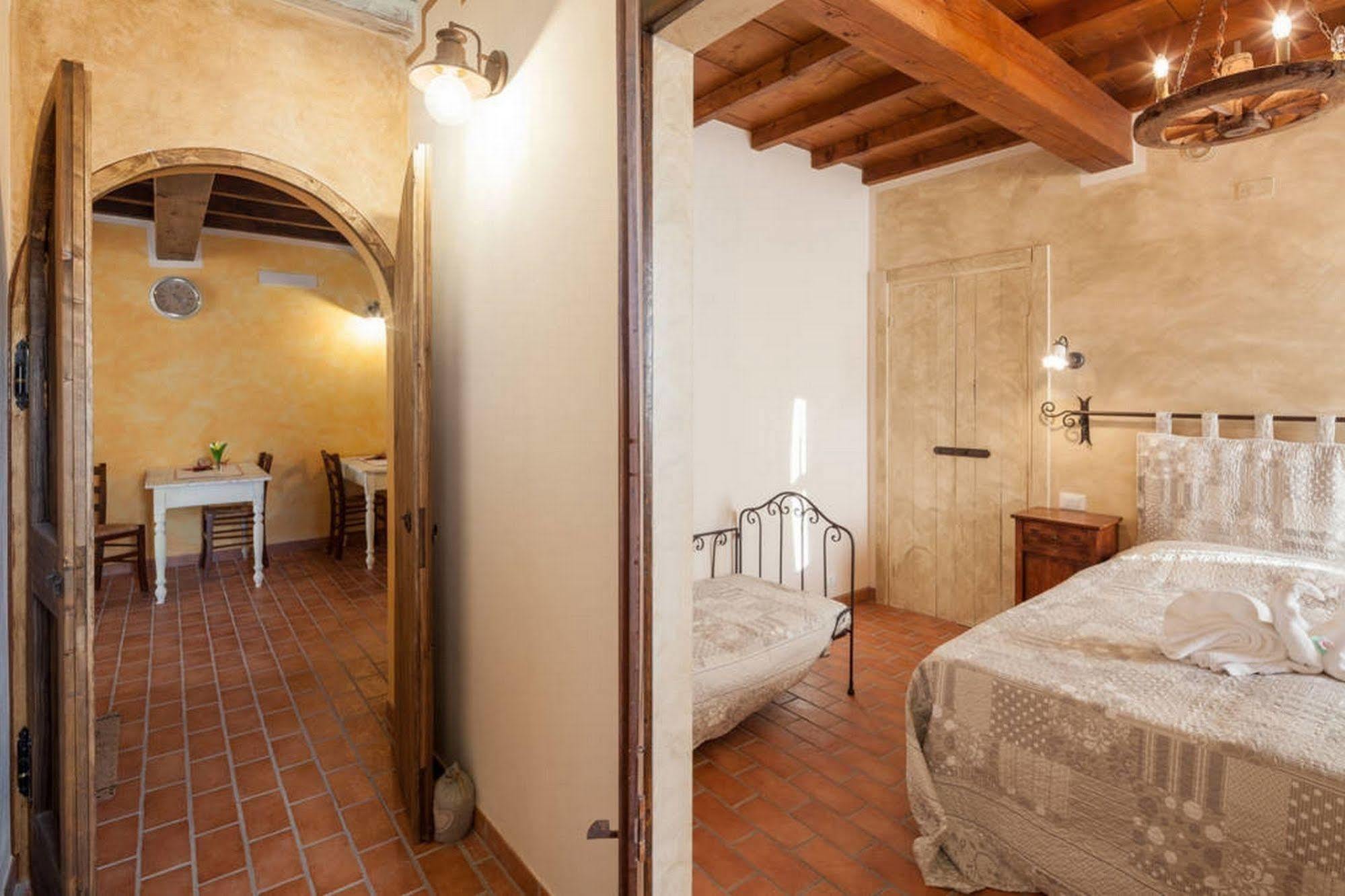 La Casa Delle Rondini Roncoferraro Exterior foto