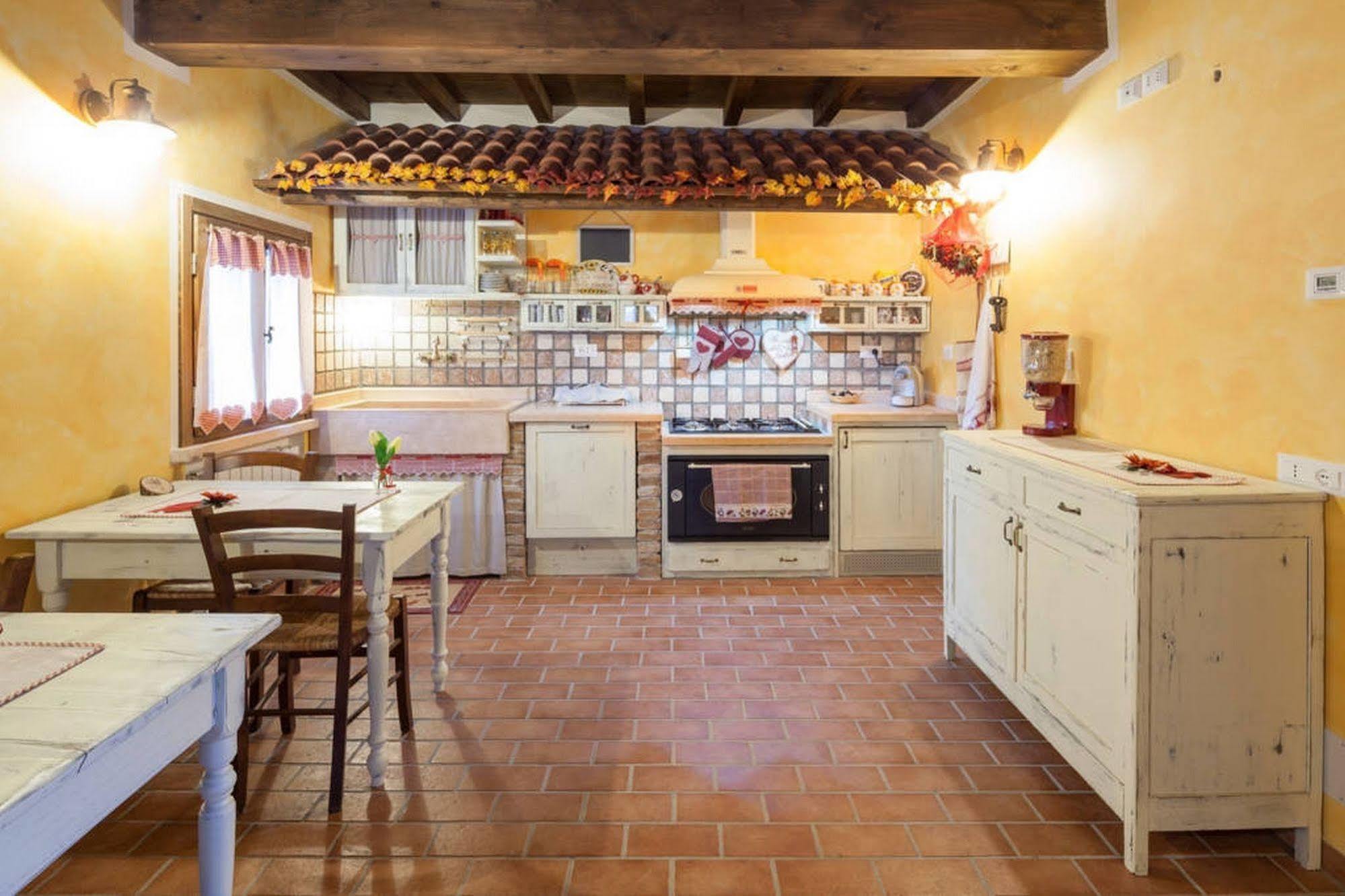 La Casa Delle Rondini Roncoferraro Exterior foto